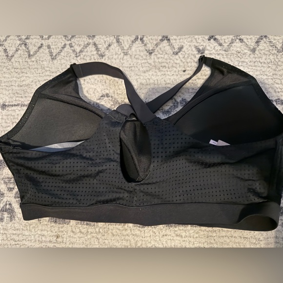 Victoria's Secret Black Sports Bra, NWT - Picture 3 of 4